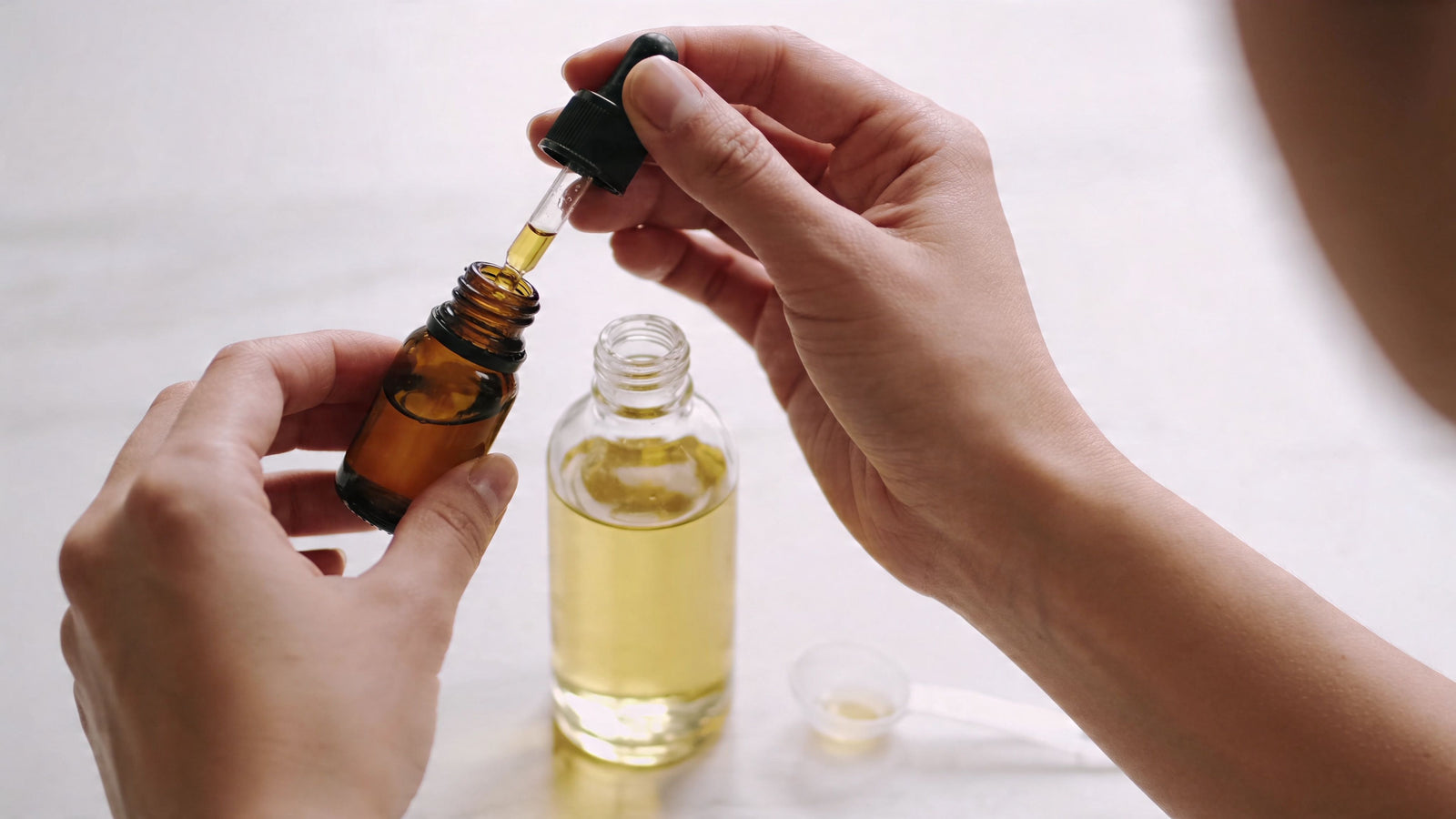 What Essential Oils Are Good for Skin? A Complete Guide